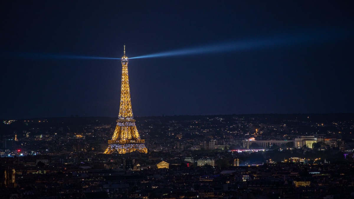 Vue tour Eiffel illuminée