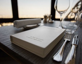 Table de restaurant Jules Verne