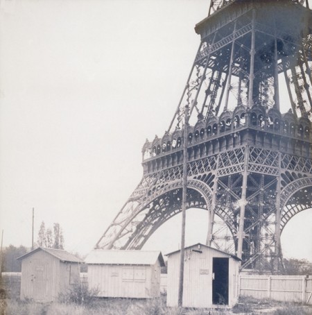 Vista de la estación TSF al pie de la Torre Eiffel.
