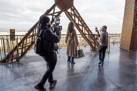 Photo d'un tournage à la tour Eiffel