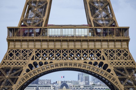Frise des savants autour du 1er étage de la tour Eiffel