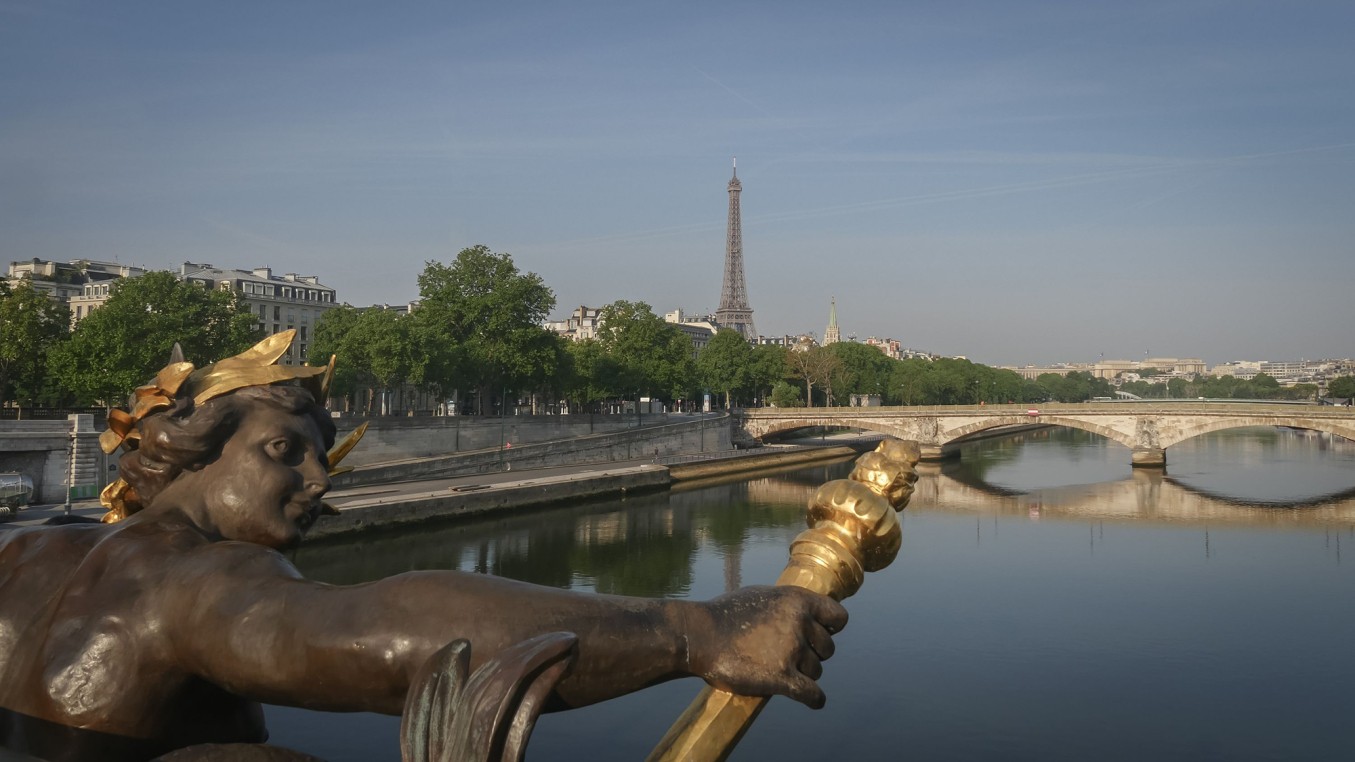 Vue tour Eiffel lointaine